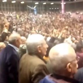 İstanbul'da HDP kongresinde teröristler için saygı duruşu