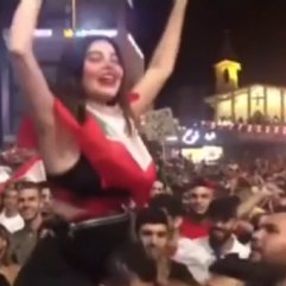 Lübnan'daki gösterilerden renkli görüntüler