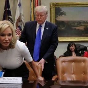 Trump, Evanjelik kişisel papazını Beyaz Saray'a aldırdı