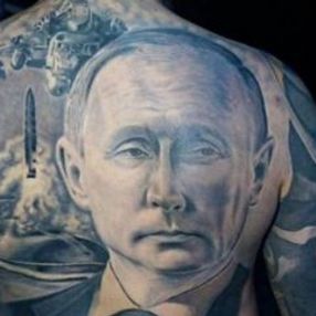 Putin hayranı Rus, sırtına Putin'in dövmesini yaptırdı