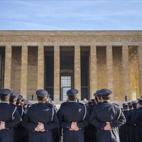 Emniyet mensupları Anıtkabir'i ziyaret etti