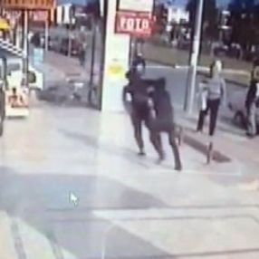 Uçan tekmeyle durdurduğu gaspçılar yakayı ele verdi