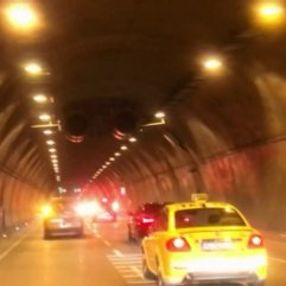 İstanbul’da asker konvoyu tüneli trafiğe kapattı