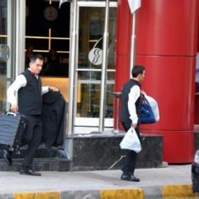 İzmir'de 350 müşterili otele haciz tahliyesi