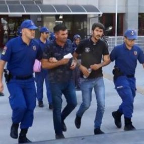İcra görevlilerini döven anne ve 2 oğluna hapis cezası