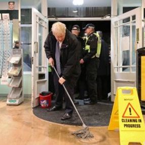 Boris Johnson paspas yaptı
