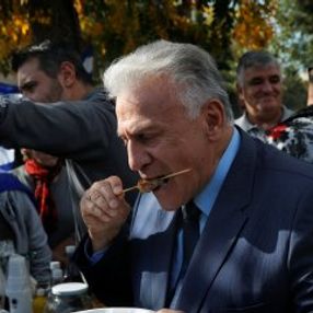 Yunanistan'dan göçmenlere karşı domuz etli protesto