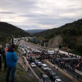Katalanlar, İspanya - Fransa yolunu kesti