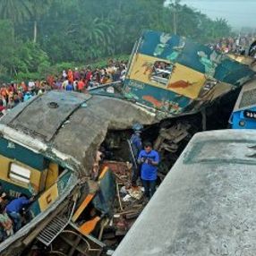 Bangladeş'te tren kazası oldu
