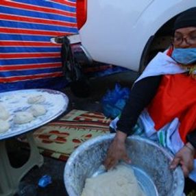 Irak'ta göstericilere gönüllü hizmet
