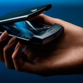 Motorola'nın katlanabilir telefonu Razr tanıtıldı