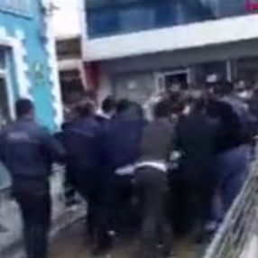 Iğdır'da zabıtalarla seyyar satıcılar arasında arbede