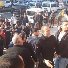 Aydın'da bir cinayet duruşması sırasında arbede yaşandı