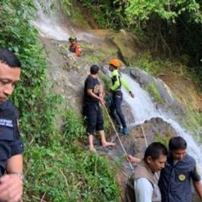 Fransız turist selfie çekerken şelaleden düştü