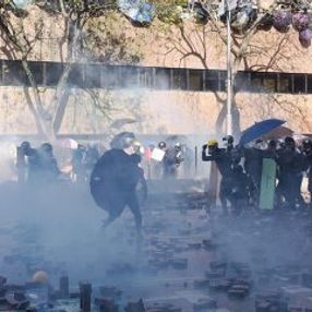 Hong Kong'da protestoların şiddeti artıyor
