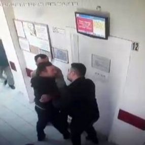 Kayseri'de annesine ilaç yazmayan doktoru darbetti