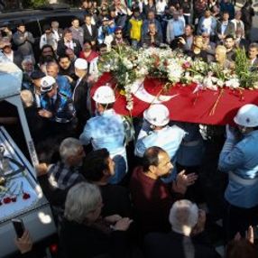 Yıldız Kenter'e veda
