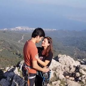 Metrelerce yükseklikte nikah kıydılar