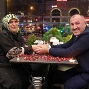 İmamdan eşine sürpriz kutlama