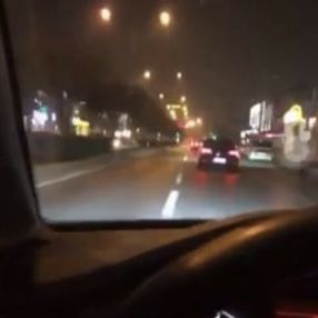 Alkollü sürücü araç kullanırken canlı yayın yaptı