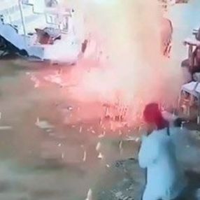 Ateşin etrafındayken koydukları konserve patladı
