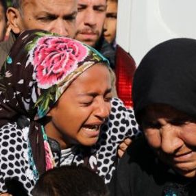 Hatice'den kendilerini terk eden annesine cenazede tepki