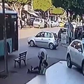 Antalya'da otobüs şoförü bir çocuğu darbetti