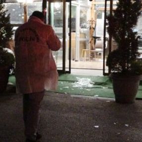 Restoran çalışanı, iş arkadaşlarını bıçakladı