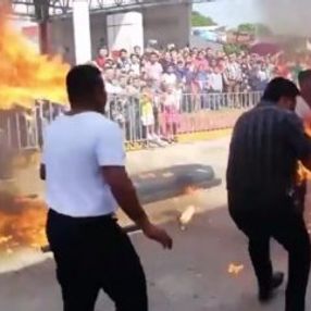 Meksika'da ateşle şov yapan adam alev aldı