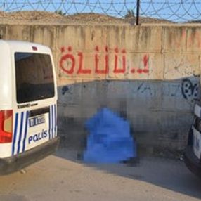 Adana'da bir kişinin cesedi duvar dibinde bulundu