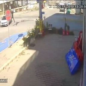 Denizli'de kaza yapan motosiklet sürücüsü havada taklalar attı