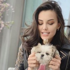 Tuvana Türkay küvette poz verdi