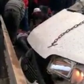 Afyonkarahisar'da düğün konvoyundaki araç kaza yaptı