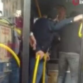 Otobüs şoförünün kavgayı ayırmayanlara öfkesi