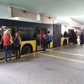 Metrobüs'te işaretli bekleme yeri dönemi başladı