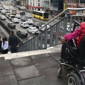 Beşyol metrobüs durağında asansör sıkıntısı