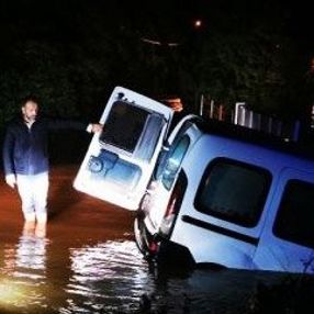 Marmaris’te yağış ve fırtına, hayatı felç etti