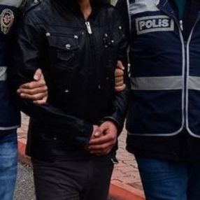Alkollü şahıs Taksim'de ortalığı birbirine kattı
