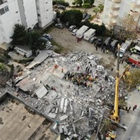Arnavutluk'ta kurtarma çalışmaları devam ediyor