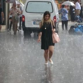 Meteoroloji'den İstanbul'a sağanak uyarısı