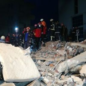 Arnavutluk'ta bilanço ağırlaşıyor