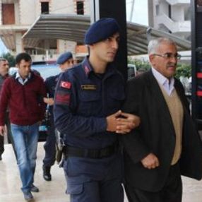 Antalya'da bahçesinde zeytin toplayan kadını kaçırdılar