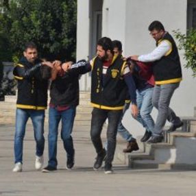 Kız arkadaşıyla görüntülü konuşmak için telefon çaldı