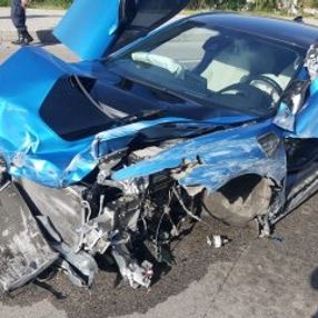 Antalya'da lüks otomobil hurdaya döndü