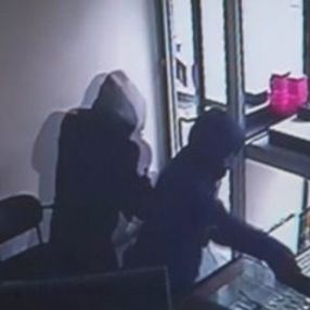 Kuyumcudan 5 kilo altın çalan hırsızlar serbest kaldı