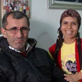 Biri kısa boylu, diğeri görme engelli çiftin mutluluğu