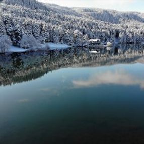 Etkili olan kar yağışı Gölcük Tabiat Parkı'nda güzel görüntüler oluşturdu