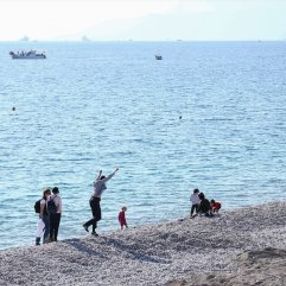 Antalya'da aralıkta denize girdiler