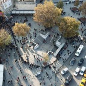 Eminönü'nde umut kuyruğu görüntülendi