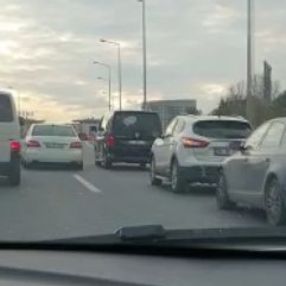 Kağıthane'de düğün konvoyu trafiği durdurdu